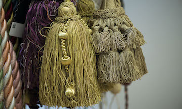 Rope tie-back with tassel